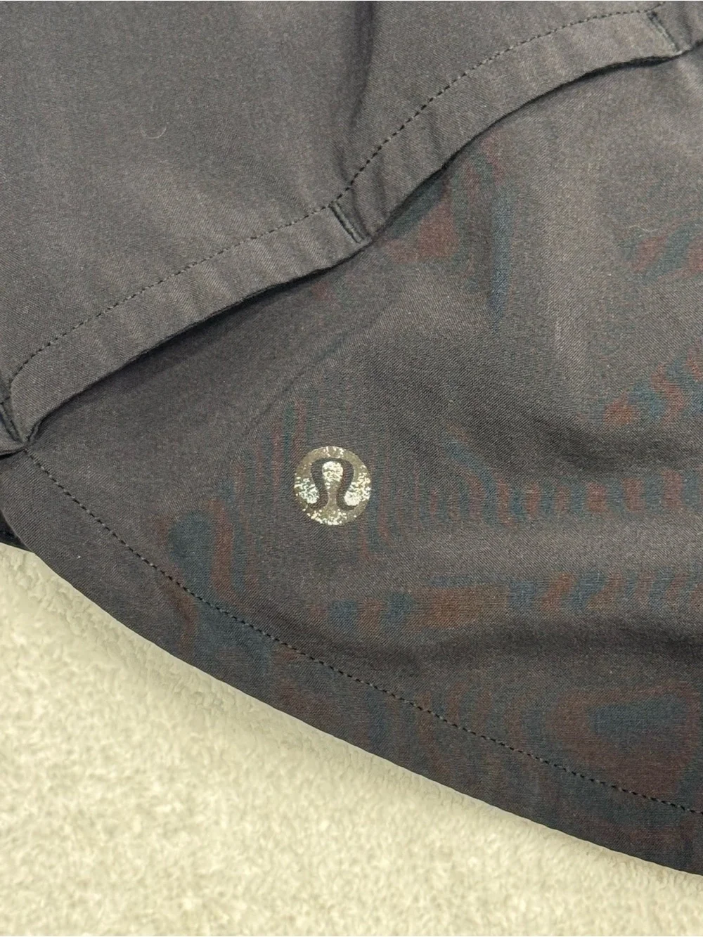 lululemon athletica Black 2.5” Shorts ~ Size 8 - Picture 3 of 7